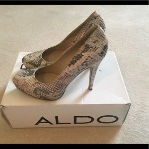 Also snakeskin heels size 8 (38B)